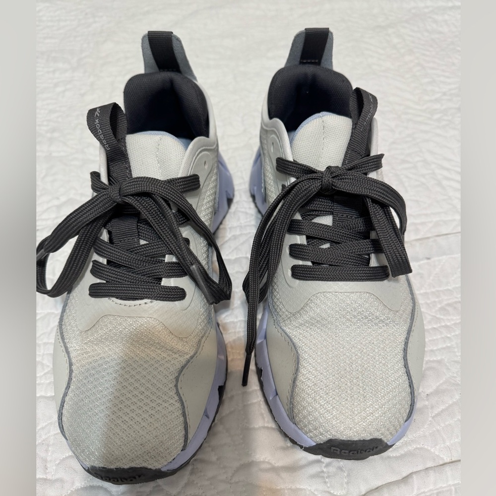 Reebok Women’s Sneakers in Gray and Black - Picture 2 of 9